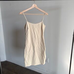 NWOT Halston Fitted Slip Dress Liner in Beige Sz 4